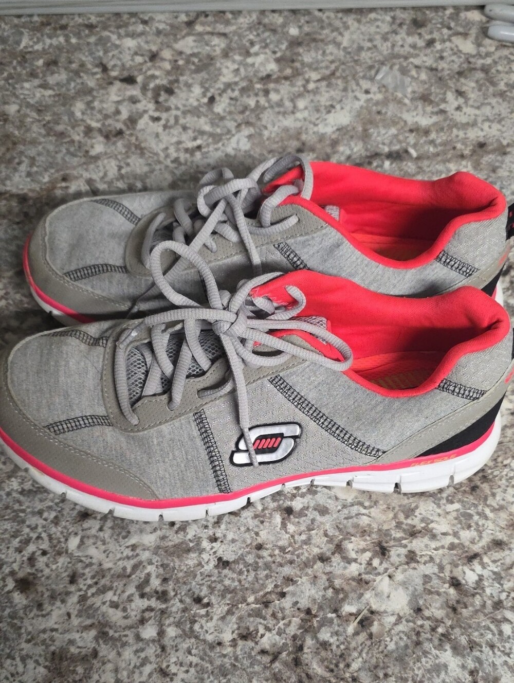 Women's Skechers Lite Weight Memory Foam Tennis Shoes Sz 9